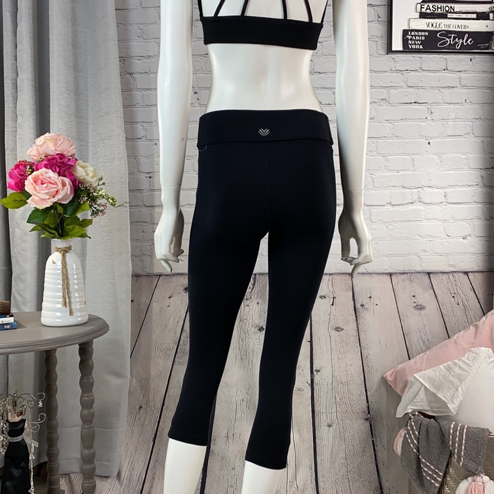 NWOT: FOREVER 21 Black Activewear Legging Capris Size: Small - Picture 5 of 17